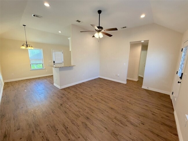 Building Photo - 1108 W Day St