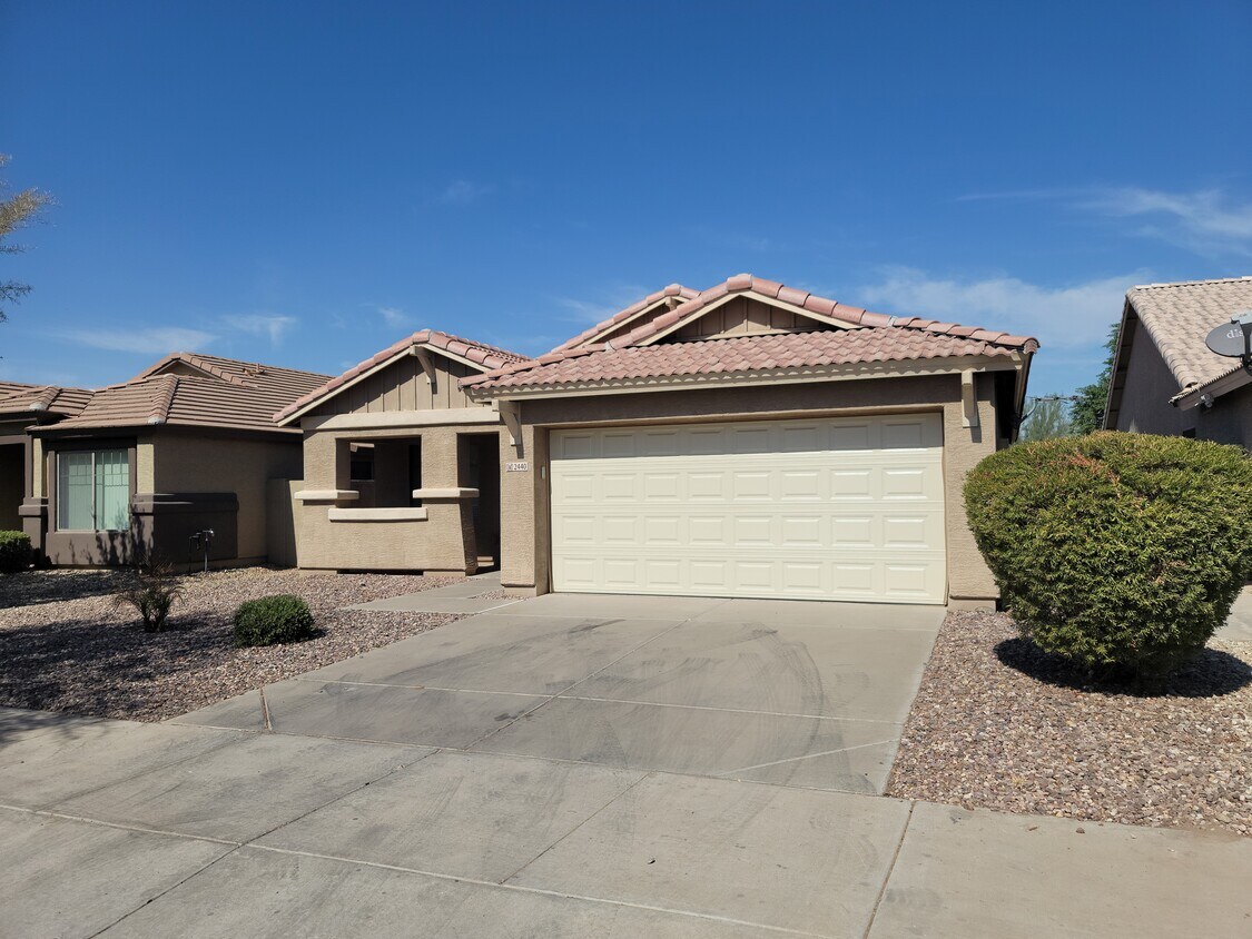 Foto principal - 2440 W Parkway Dr