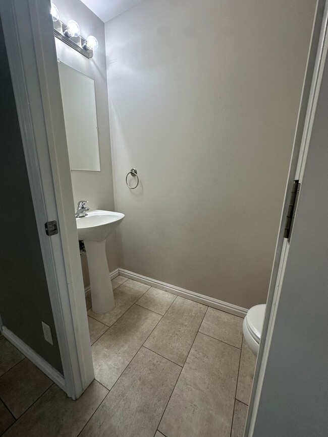 Building Photo - 2-Bedroom Townhome with Central AC and Covered Parking
