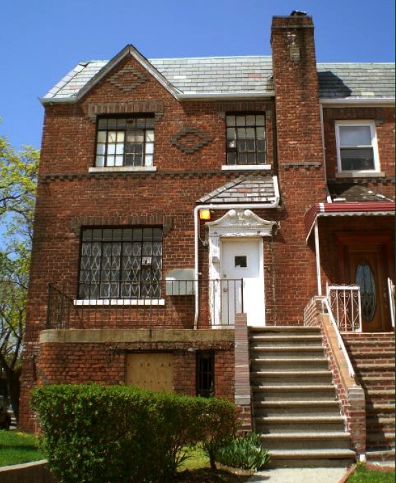 Foto principal - 166 E 49th St