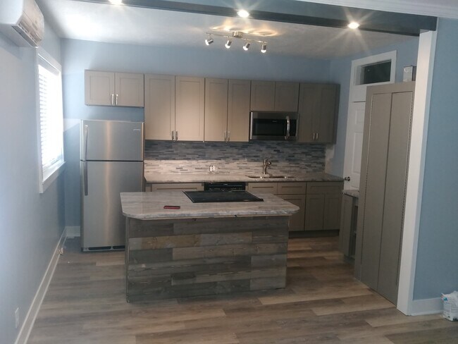 Foto del edificio - Armada Rd. Apartments