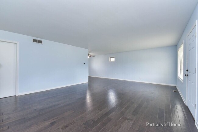 Foto del edificio - 156 Fairwood Dr