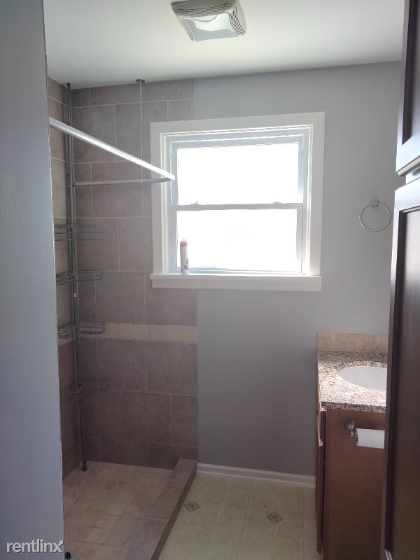 Building Photo - 3 br, 2 bath House - 416 14th Ave N