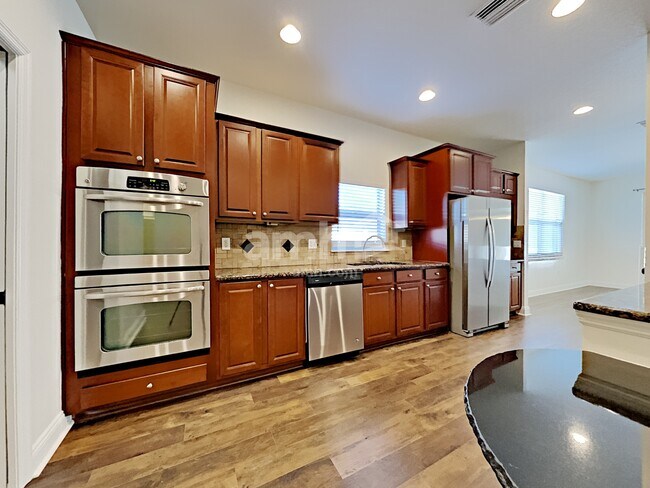 Foto del edificio - 2727 Walden Woods Dr
