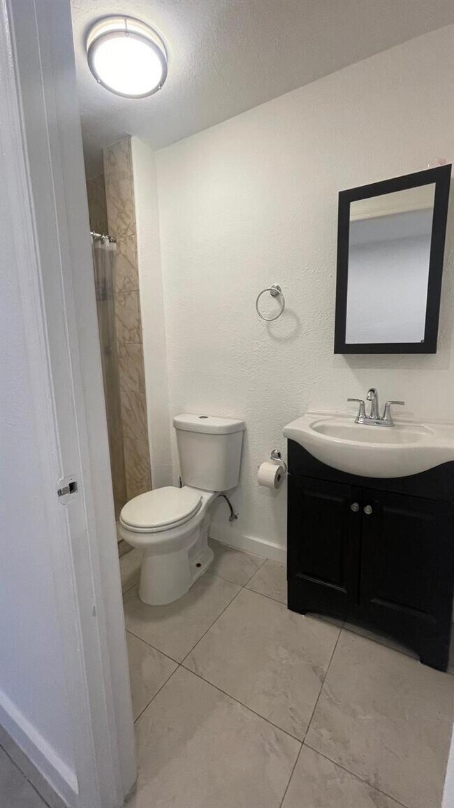 Foto del edificio - 1 bedroom in Miami FL 33142