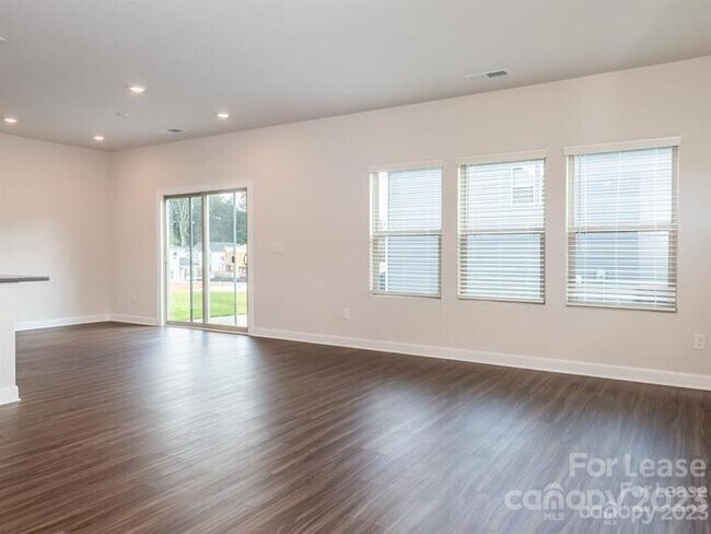 Building Photo - Charming 3-Bedroom Home with Landscaped Ba...