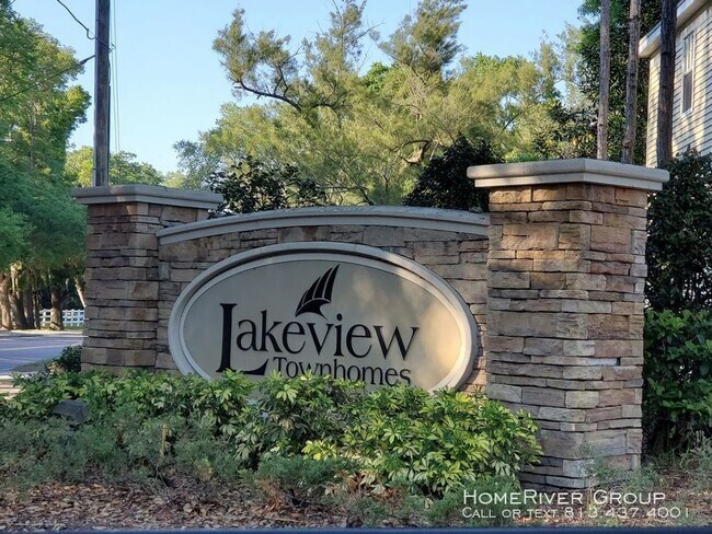 Foto del edificio - Fantastic 2/1.5 Townhome Available Now!