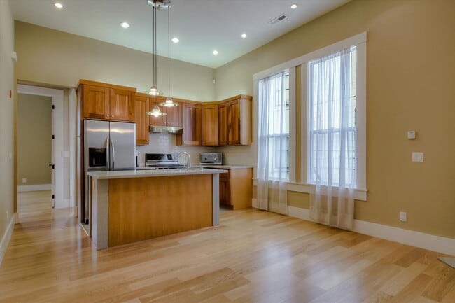 Photo - Completely Renovated Top Floor Unit in Vic... House