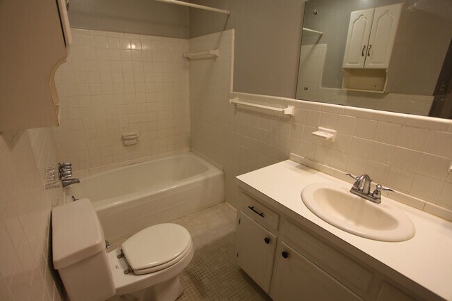 Building Photo - Beautiful Home Available Now!