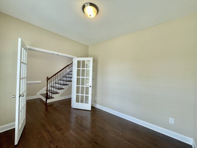 Foto del edificio - 4 Bed, 2 And A Half Bath Nest In Bedford