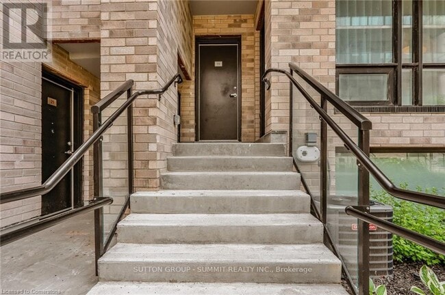 Building Photo - 861-861 Sheppard Ave W
