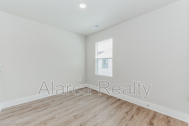 Foto del edificio - 118 Silverwood Ct