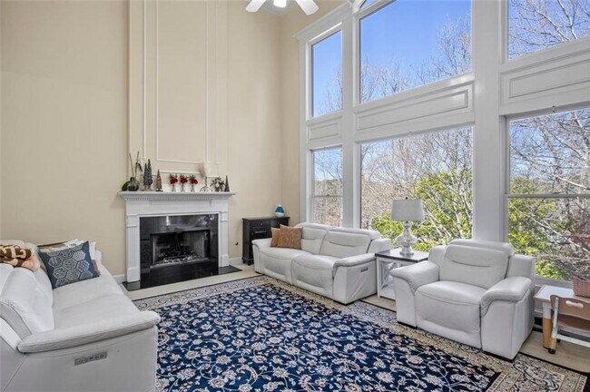 Building Photo - 5685 Lake Manor Trce