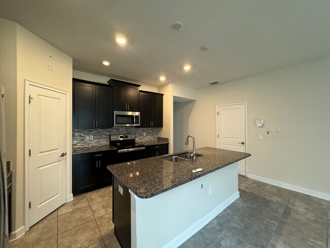 Building Photo - House For Lease in The Oaks
