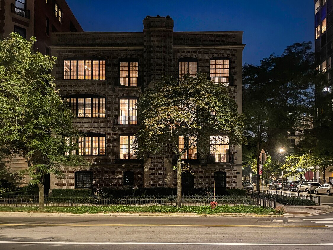 Primary Photo - 2355 N Commonwealth Ave