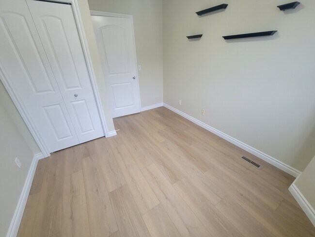 Photo du bâtiment - 171 Brintnell Blvd NW