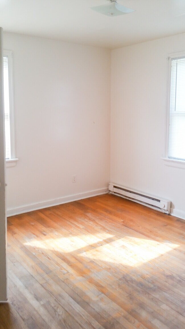 Foto del edificio - 1107 E 15th St