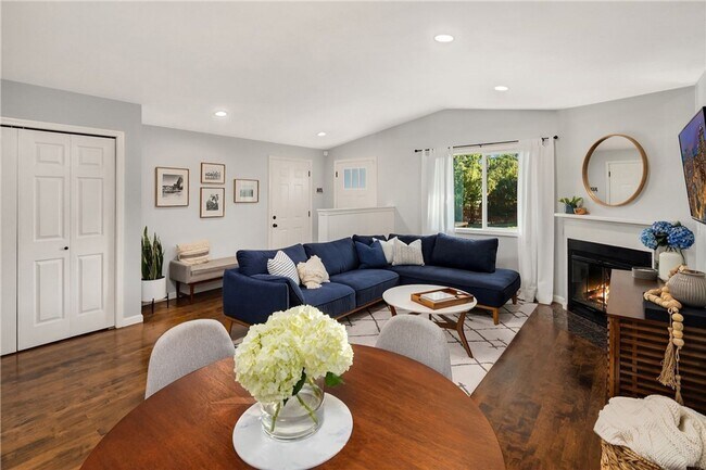 Foto del edificio - Updated 3 bed, 2 bath home in Greenwood