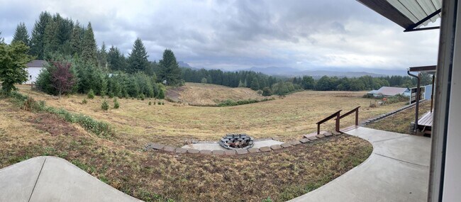 Building Photo - 3 Bedroom 2 Bath Triple wide Mfg Home in t...