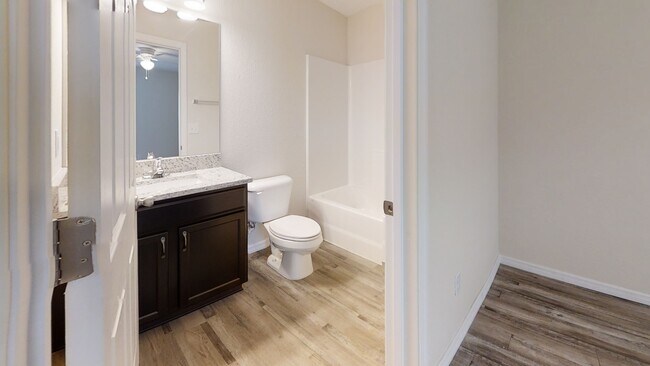 Foto del edificio - Beautiful 2Bed/2Bath Apartment home for le...
