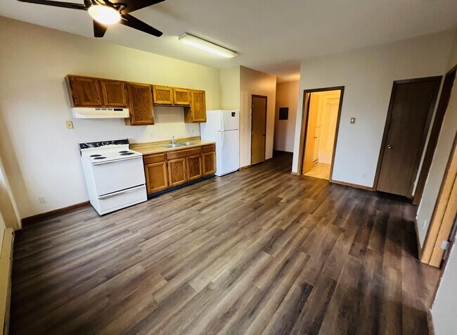 Building Photo - 10 9th Ave SE