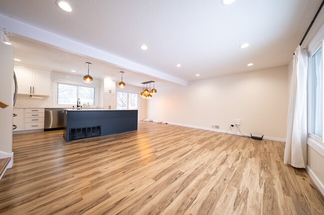 Building Photo - 4104 Lynn Ave