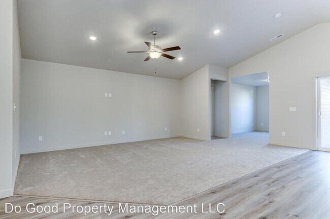 Foto del edificio - 4 br, 2 bath House - 230 W. Waukesha St.