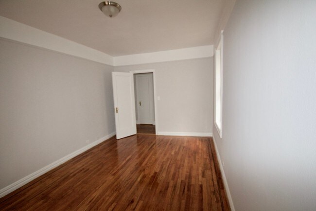 Foto del edificio - 2181 Wallace Ave