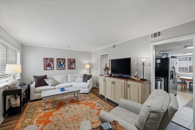 Building Photo - randon School District Home with access to a Lake, Walking Trails, and Pool