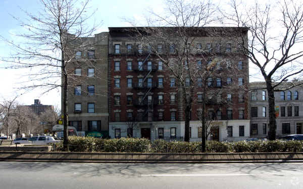 Primary Photo - 3694 Broadway