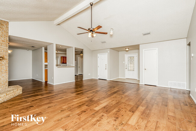Building Photo - 2661 Claremont Dr