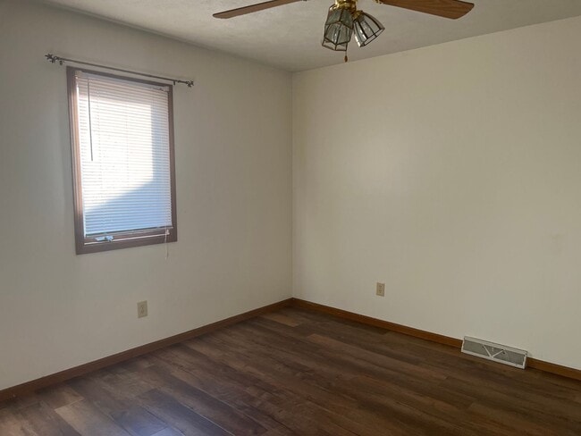 Building Photo - 5256 Carlton Dr