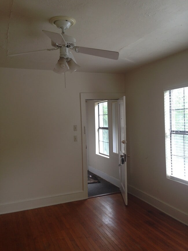 Foto del edificio - 1 bedroom 1 bath downtown location