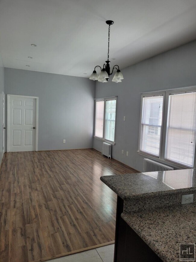 Building Photo - BAY 7 STREET