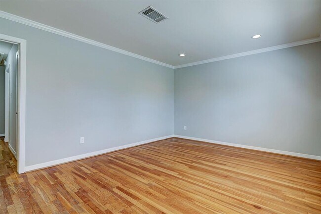 Building Photo - 5314 De Lange Ln