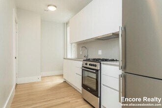 Building Photo - 286 Chestnut Hill Ave