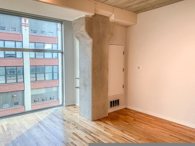 Building Photo - 630 N Franklin St