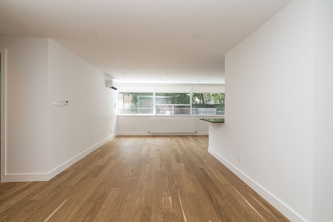 Building Photo - 150 The Donway W