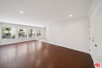 Building Photo - 133 N Swall Dr