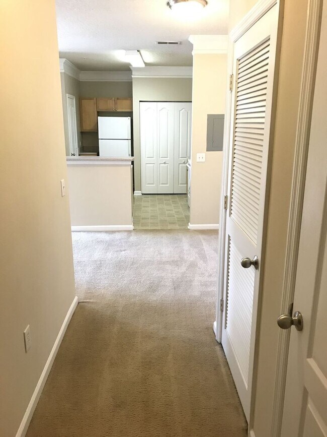 Foto del edificio - Just Listed!  2/2 Second Floor Unit Located at the Beautiful Mirabella Condominiums