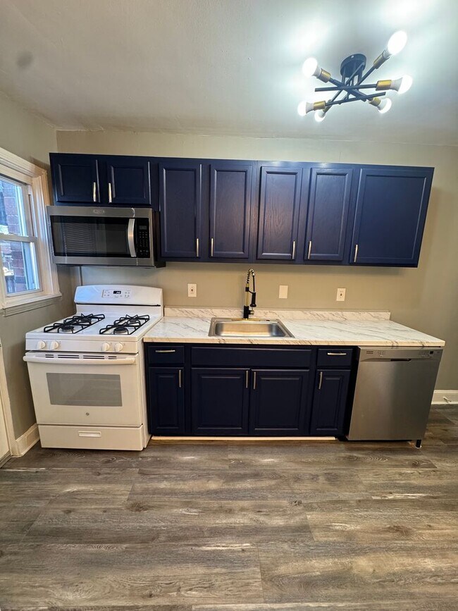 Foto del edificio - 2-Bedroom Townhome with Spacious Backyard – Available Now