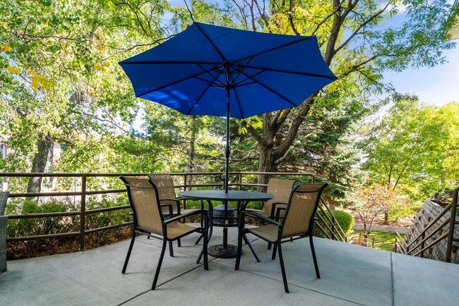 Community Patio - Lakewood Estates Senior Apartments