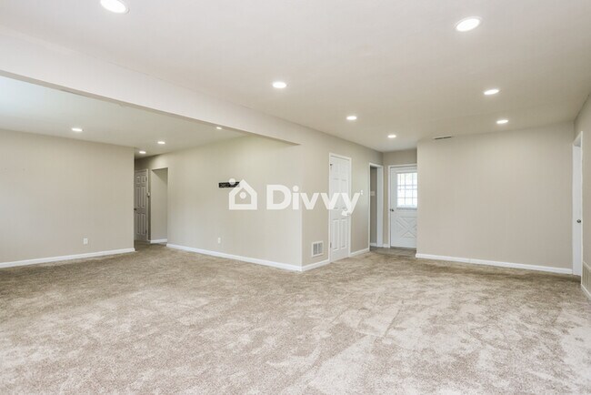 Building Photo - 1155 Flicker Dr