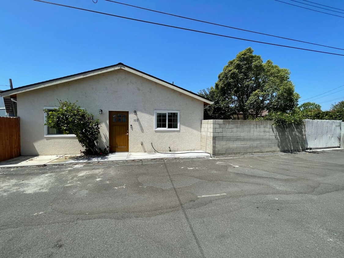 Primary Photo - 1811 Blueberry Way