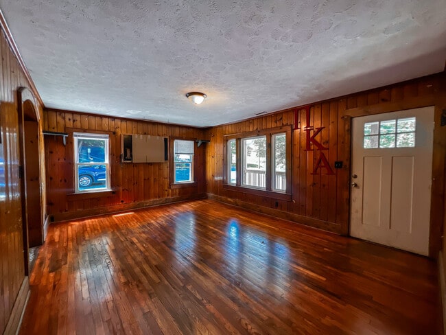 Building Photo - 185 Hill St