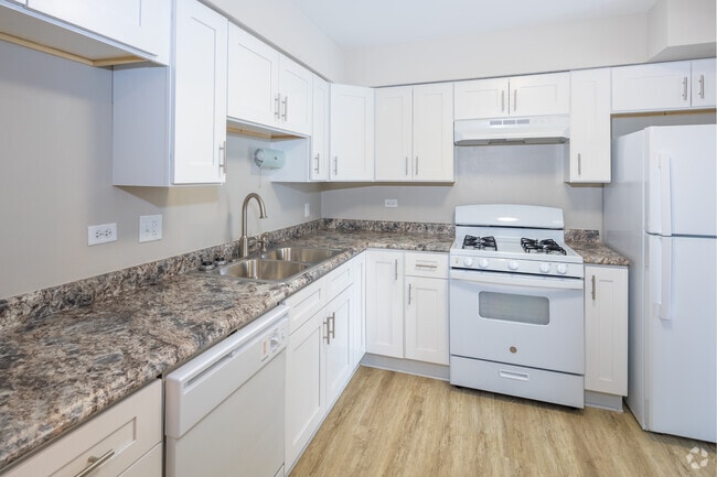 505 S Maple St, Grant Park, IL 60940 - Room for Rent in Grant Park