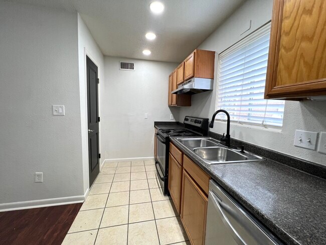 Building Photo - 507 NW 39th Rd