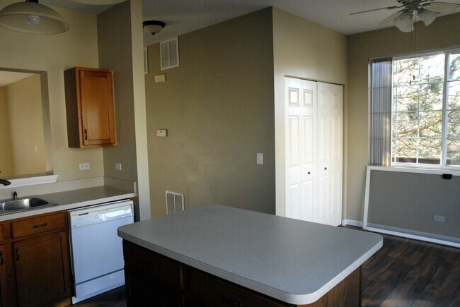 Building Photo - 31596 TallGrass Ct