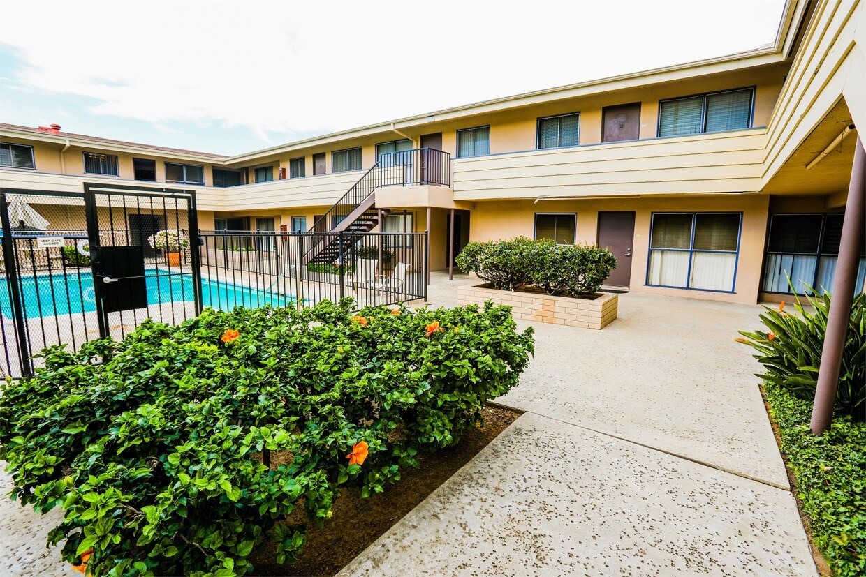 Building Photo - 2677 Marathon Dr