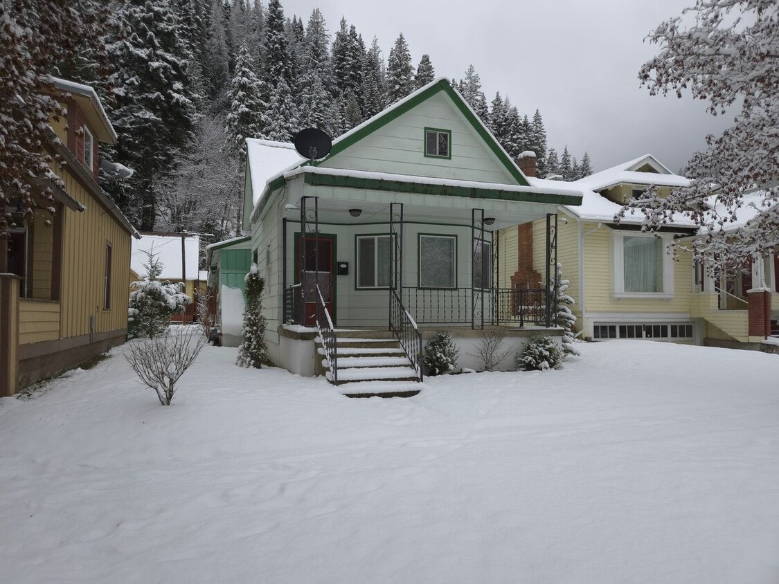 Primary Photo - Nice house with a huge garage
